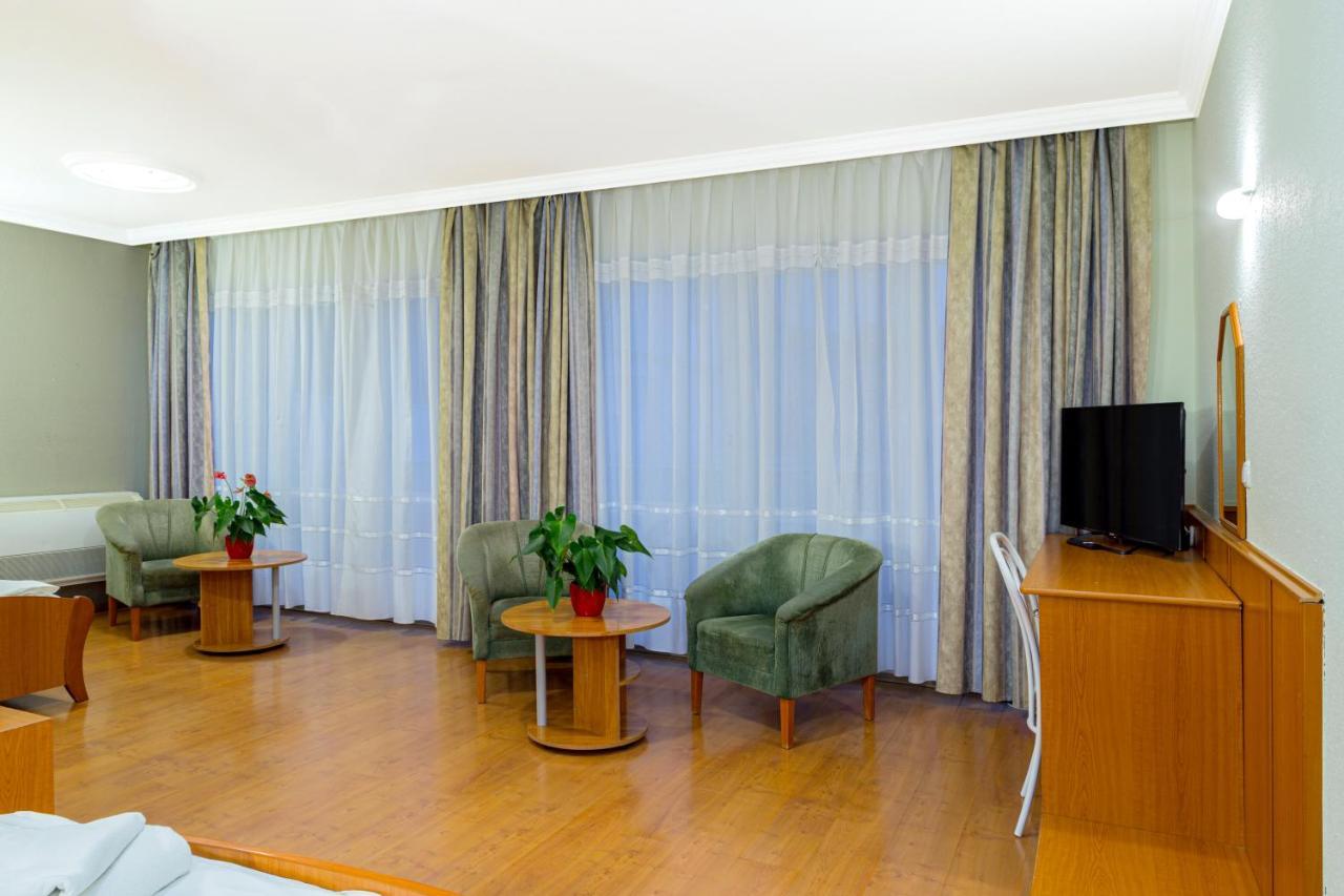 Aqua Blue Hotel Hajdúszoboszló Dış mekan fotoğraf