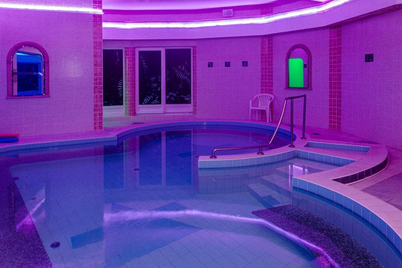 Aqua Blue Hotel Hajdúszoboszló Dış mekan fotoğraf